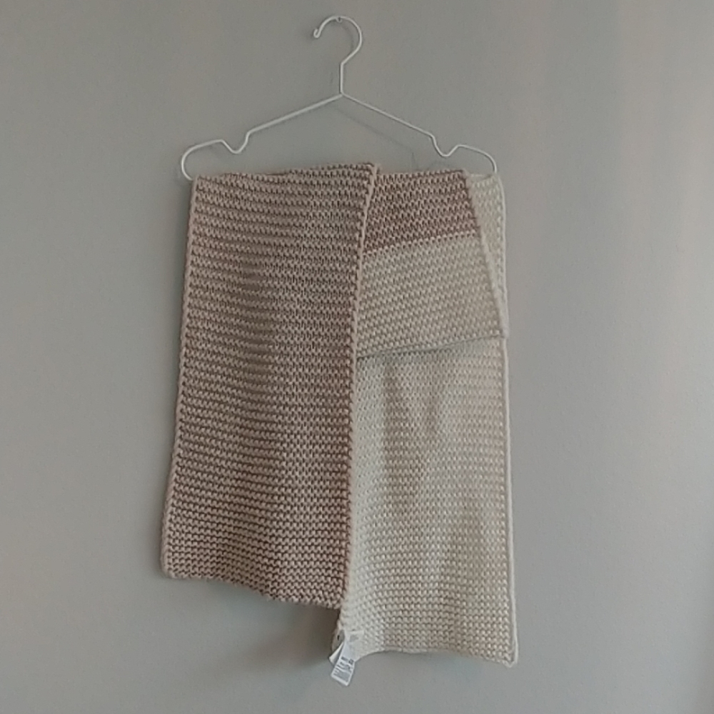 Gap knit scarf